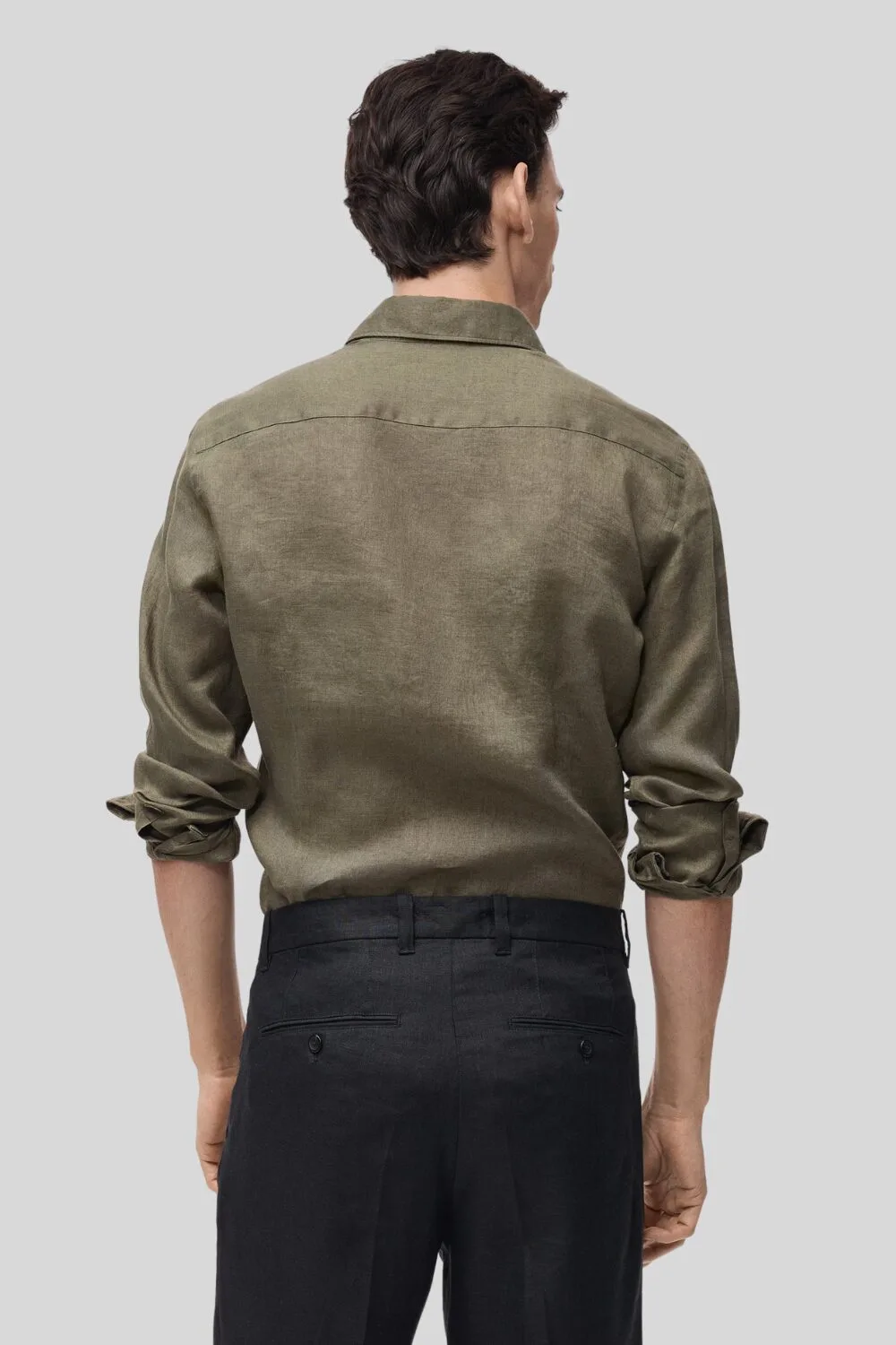 MANGO Men’s Slim Fit Linen Shirt from the back – modern and breathable shirt for men