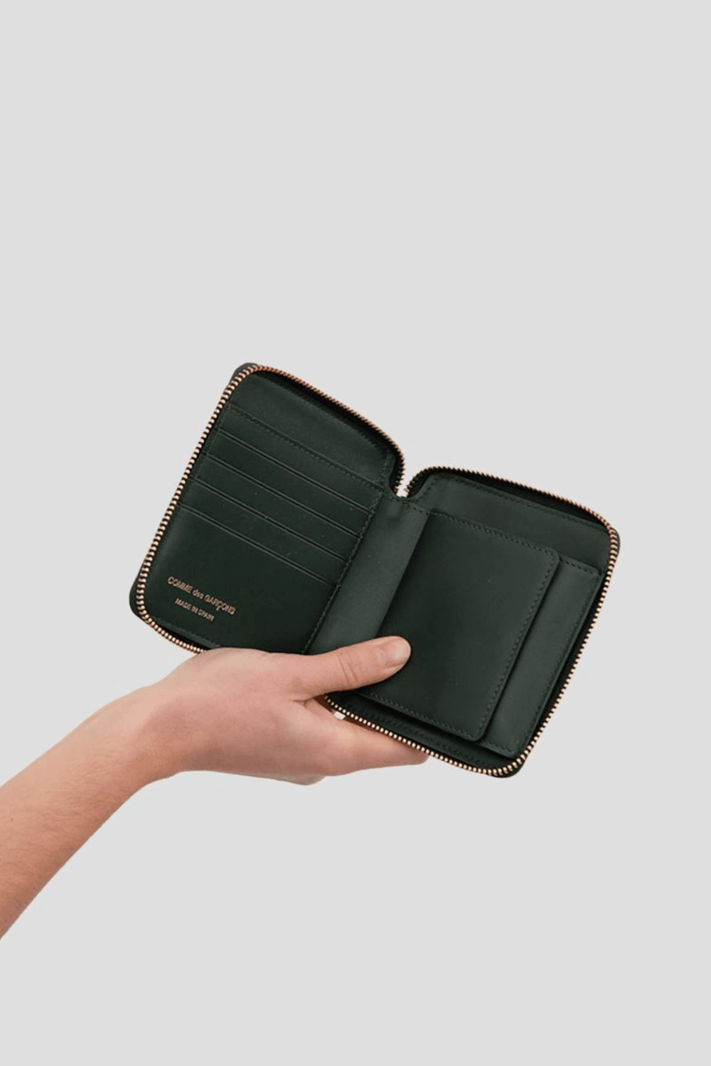 Olive Comme des Garçons SA2100 Classic Zipper Wallet in Hand