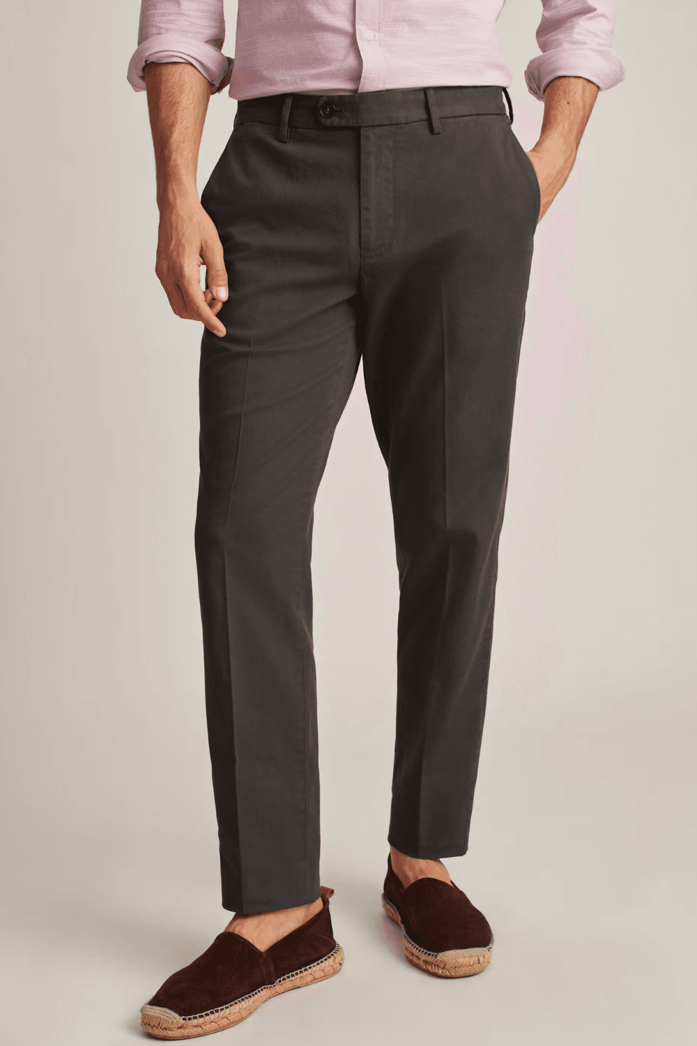 Man wearing Bonobos Italian Stretch Chinos in Asphalt Gray