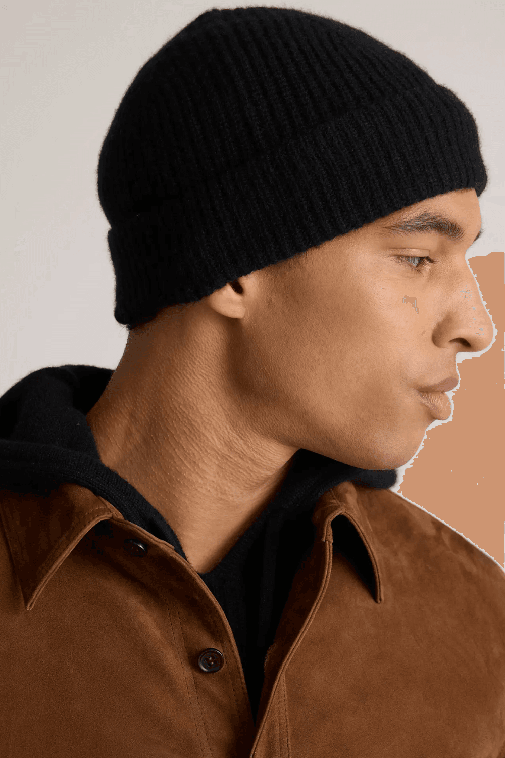 Man wearing Quince Mongolian Cashmere Ribbed Beanie in Black
